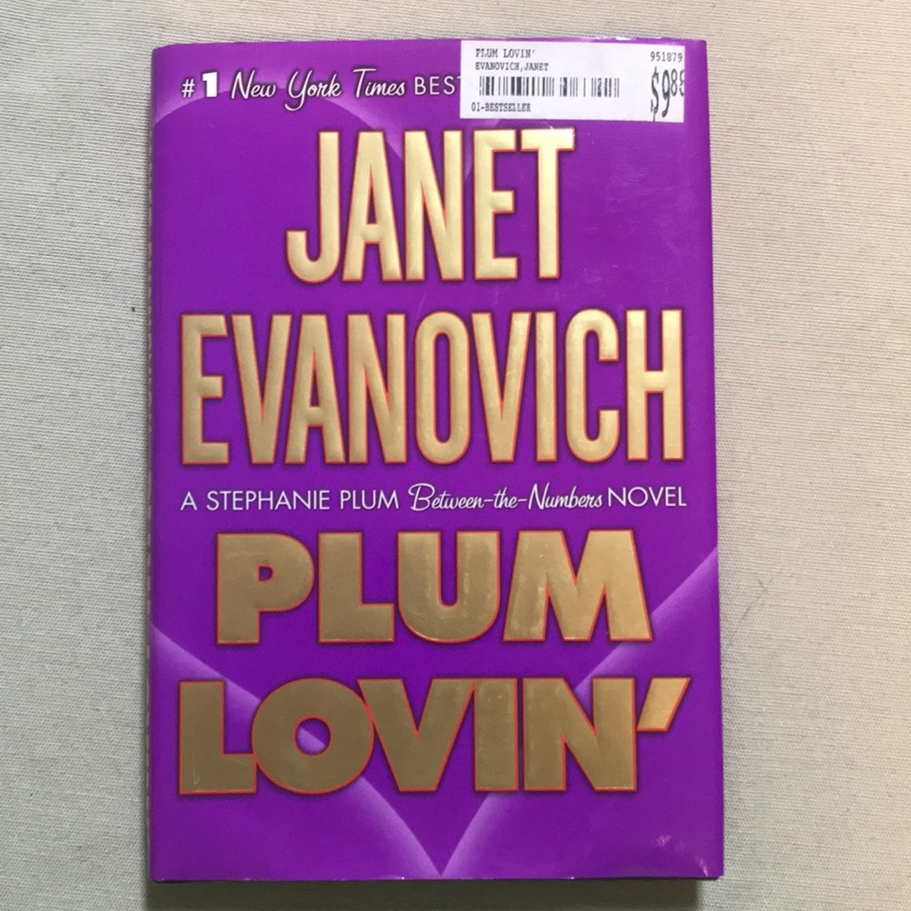 ** 3/$5 ** Plum Lovin” by Janet Evanovich, #12 in Stephanie Plum Series